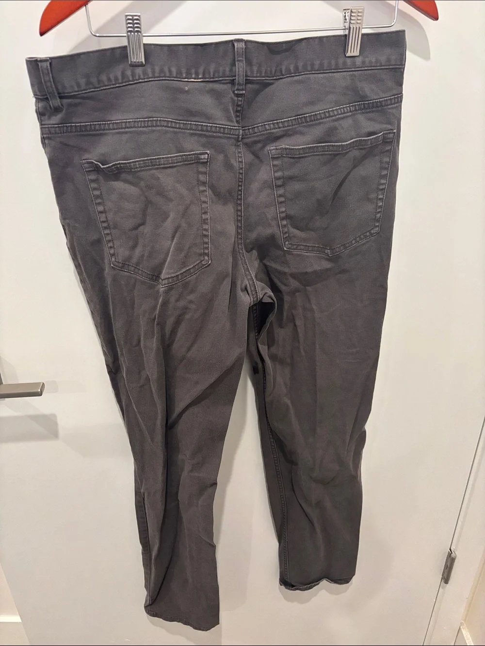 H&M Men’s Sz34 Charcoal Gray Straight-Leg Jeans
